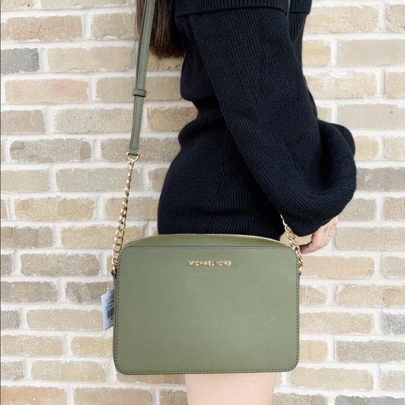 Gaby’sBags👜💕-NWT Michael Kors Crossbody Green - Picture 2 of 8
